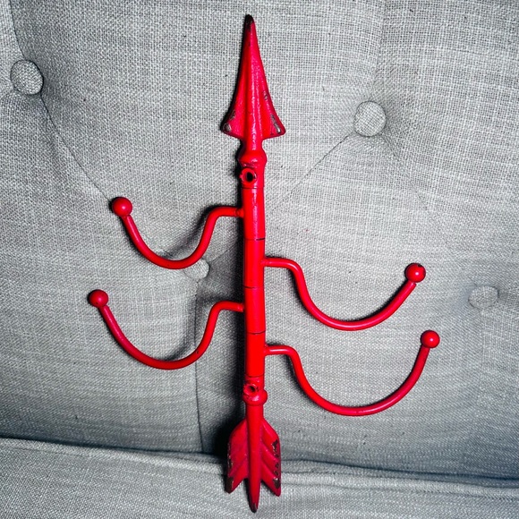 Iron Arrow Swiveling Wall Hook - Picture 2 of 2